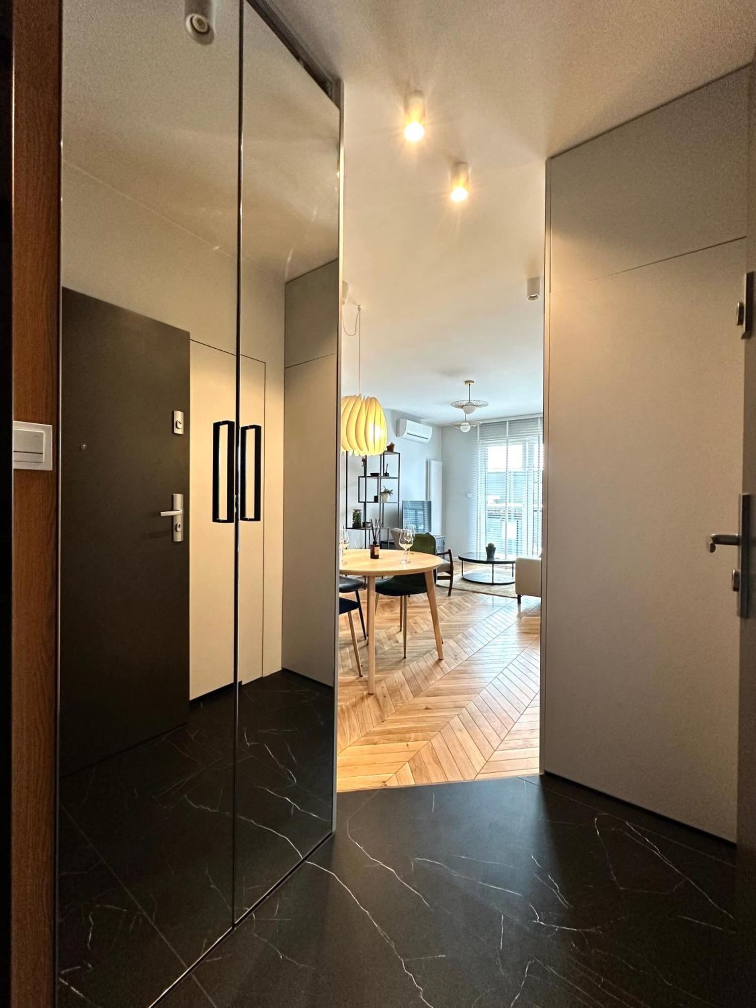 Apartament Mieszczanska 25 - Self Check-in 20h - Parking & Lift *